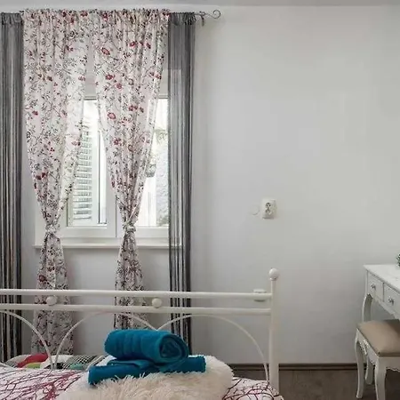 Apartament Wild Rose & *